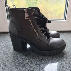 Side zipper boots